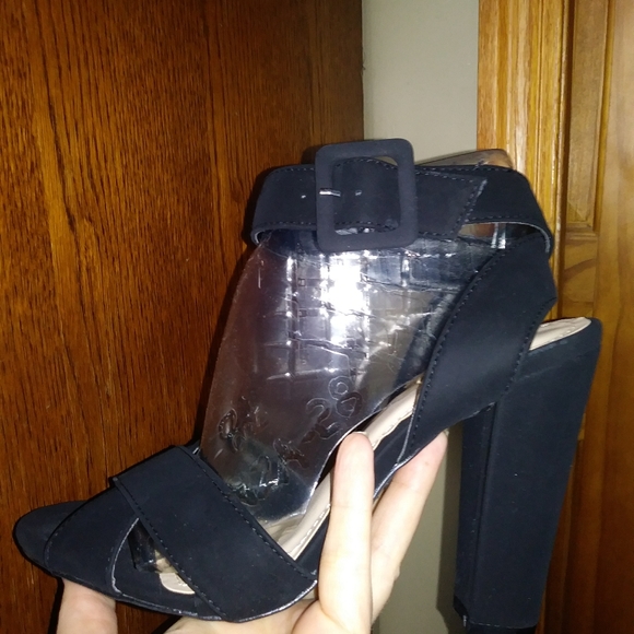 1940s Style Block Heels - Picture 3 of 7